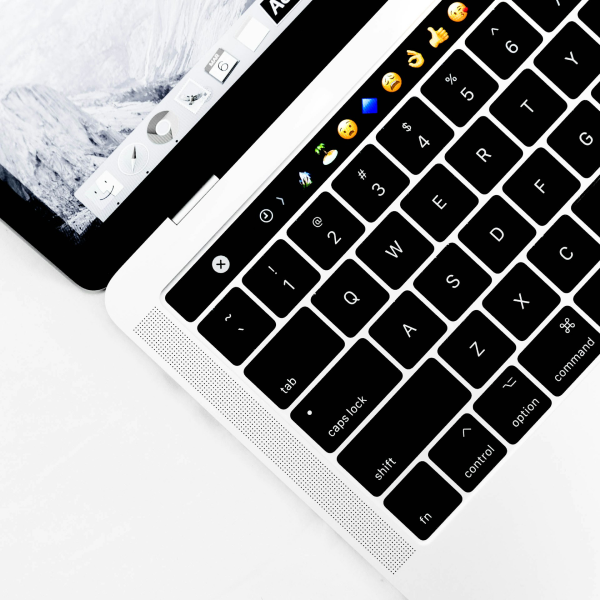 Заміна клавіатури на MacBook з гарантією в сервісному центрі Macuser