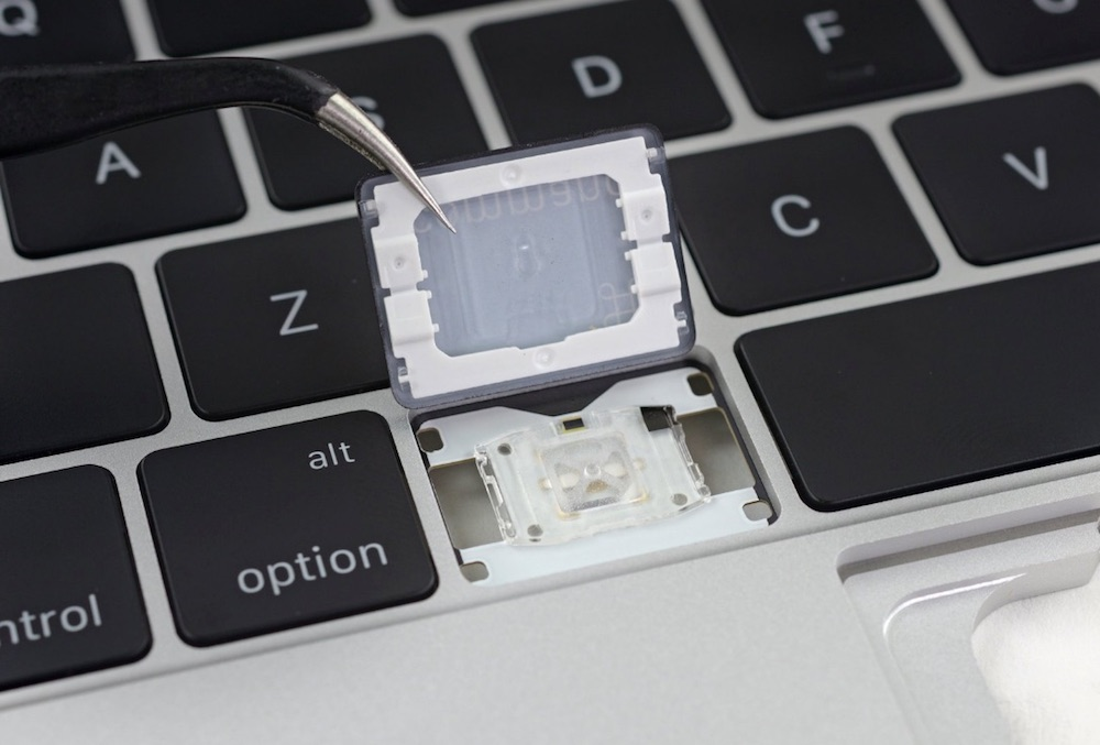 Заміна клавіш MacBook з механізмом: коли потрібен ремонт і як відновити клавіатуру