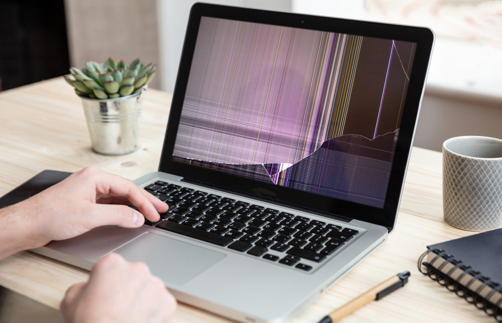 Розбив екран MacBook: коли потрібна заміна матриці та скільки коштує ремонт