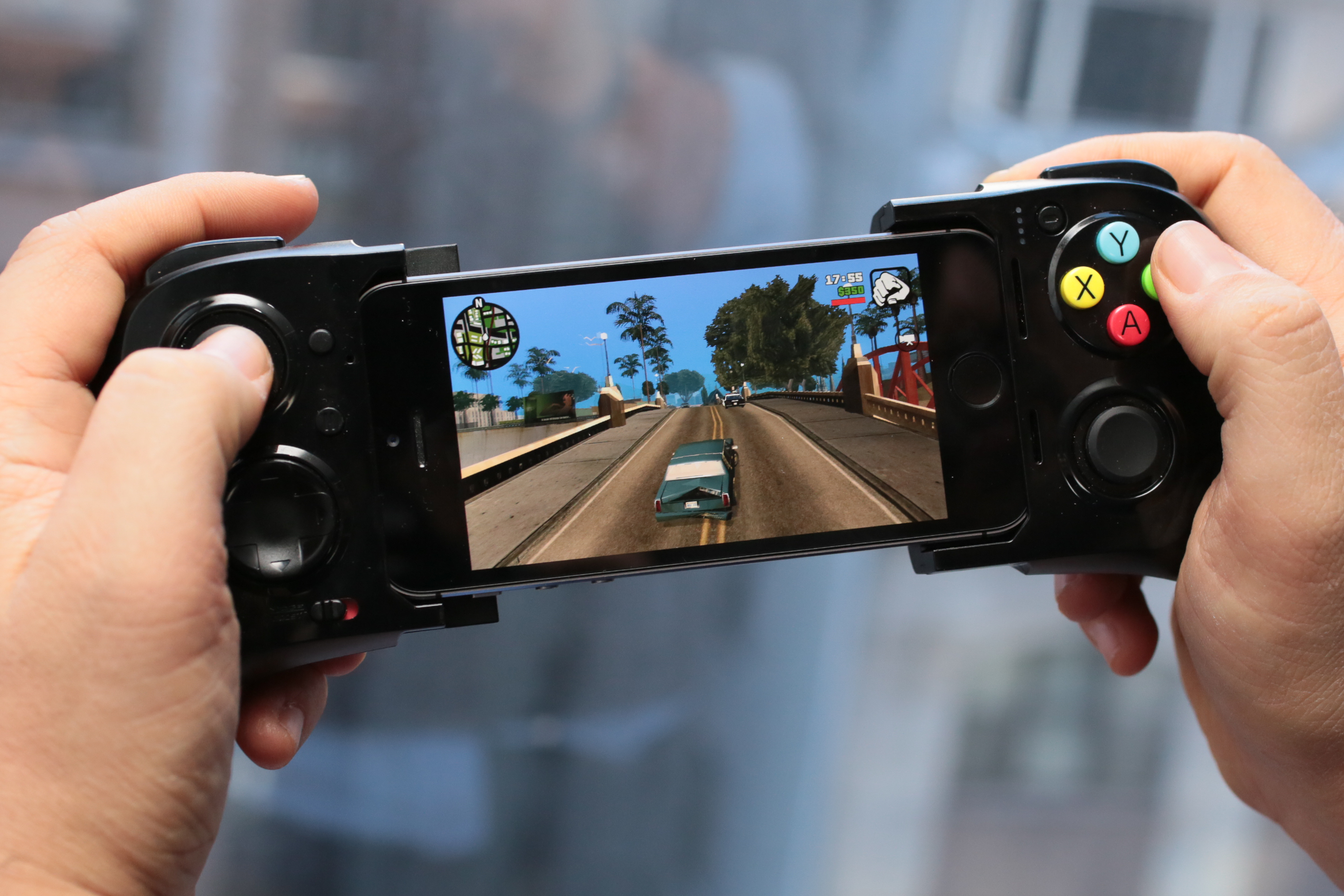 Ликуйте геймеры, первый игровой iOS контроллер уже в продаже!