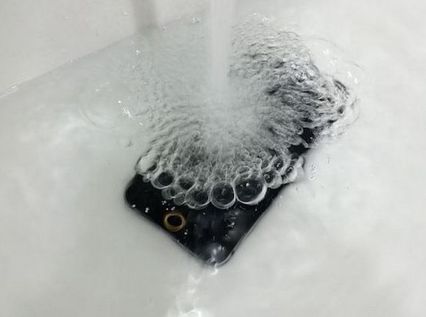 iPhone 6 окажется водонепроницаемым?